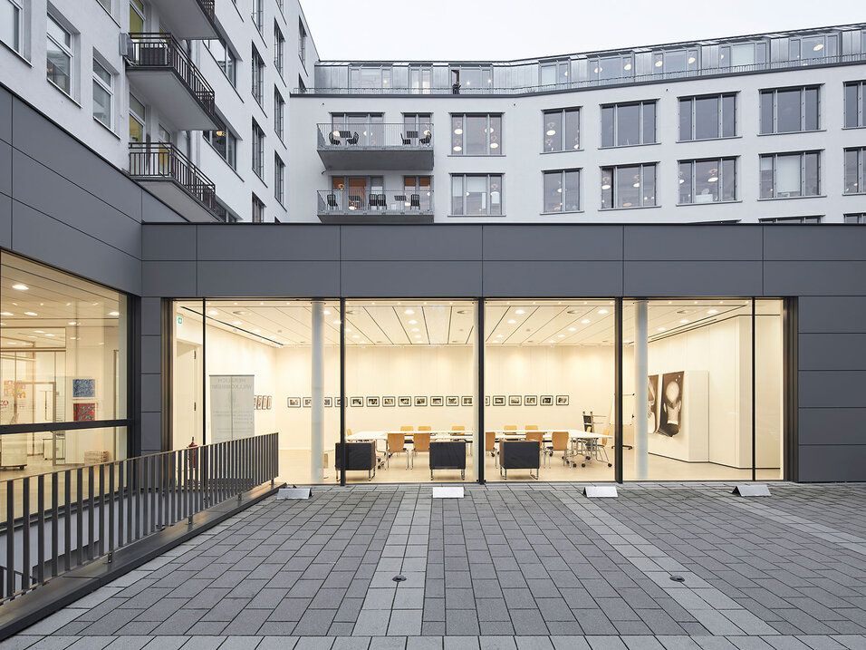 Schaufenster mit kaum sichtbaren Profilen