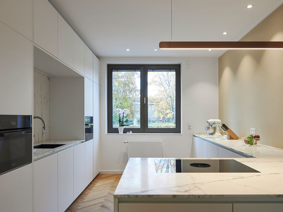 Fenster in Aluminiumoptik