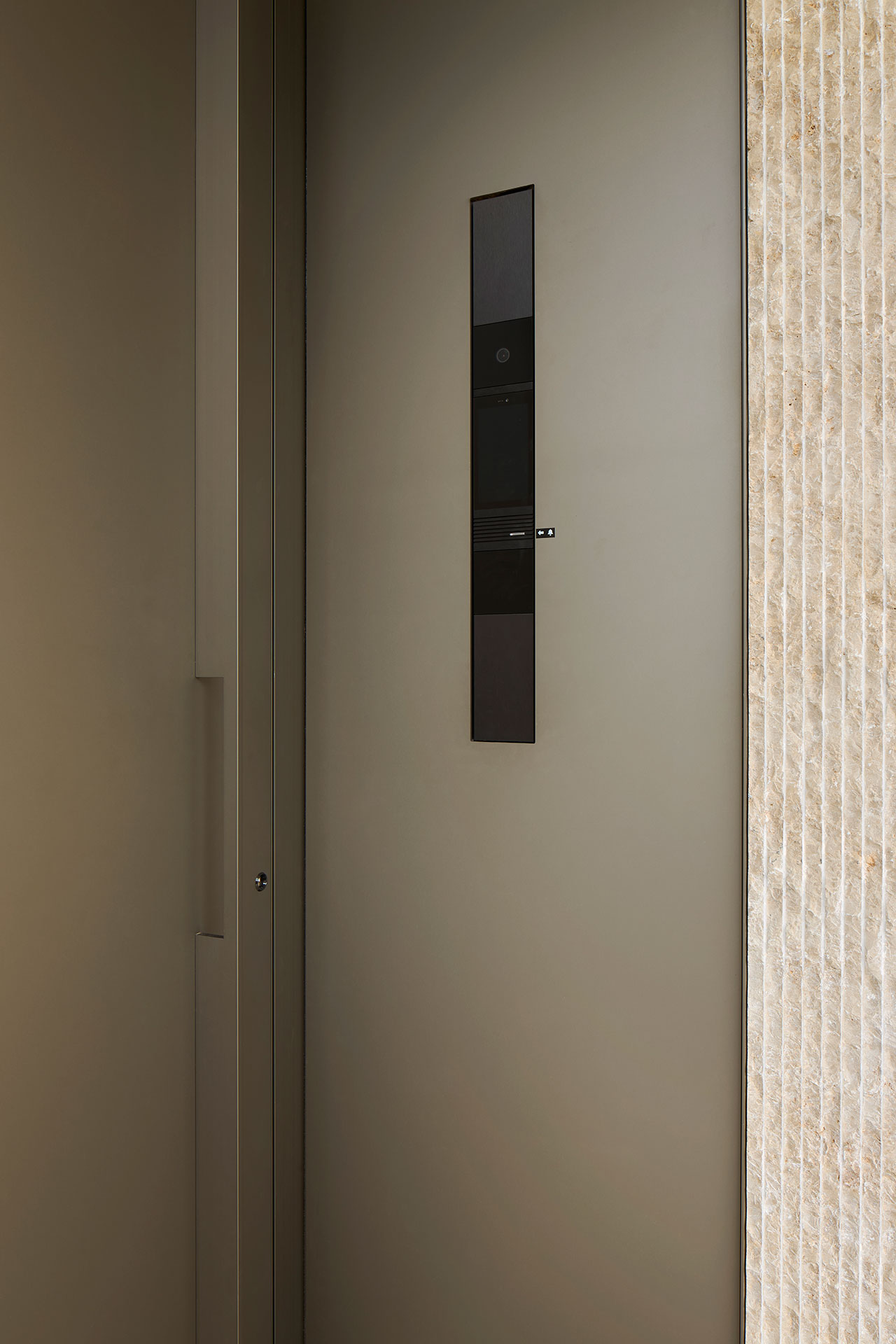 hochmoderne Aufzugstür