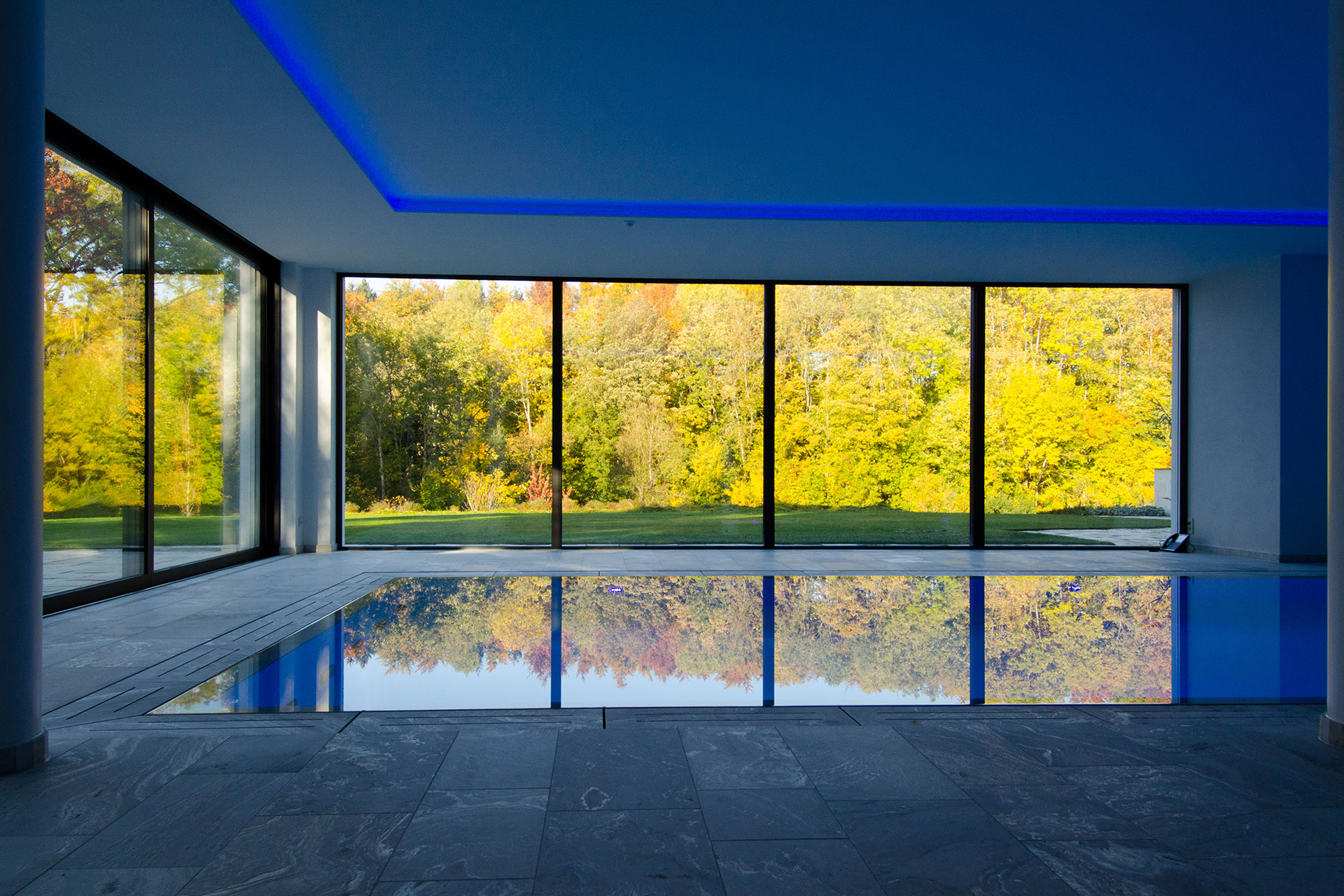 Schmale Profile, große Glasflächen