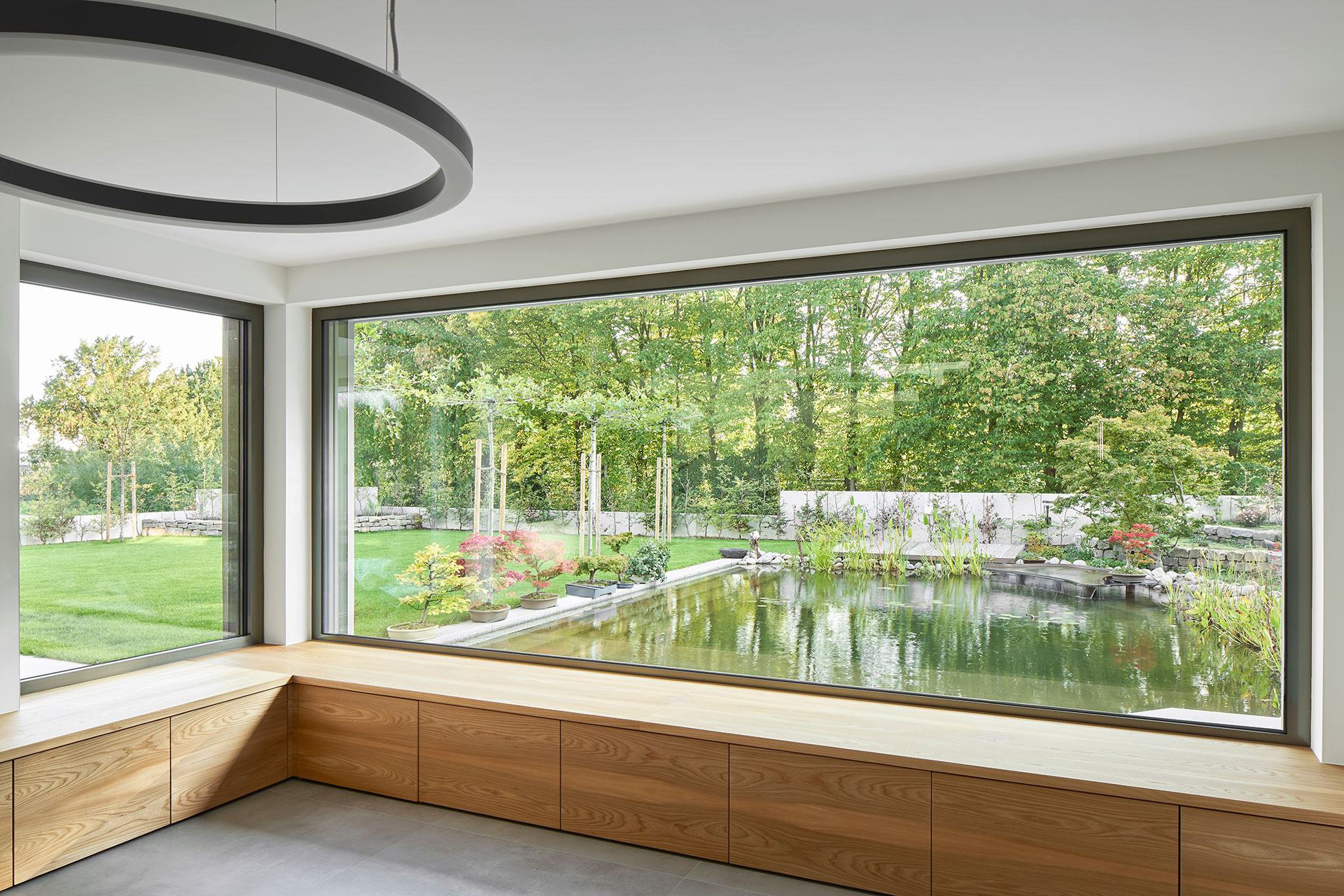 großflächiges Panoramafenster