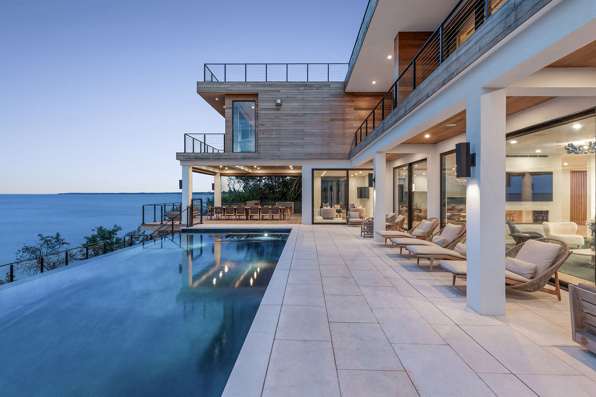 Schiebetüren zum Poolbereich